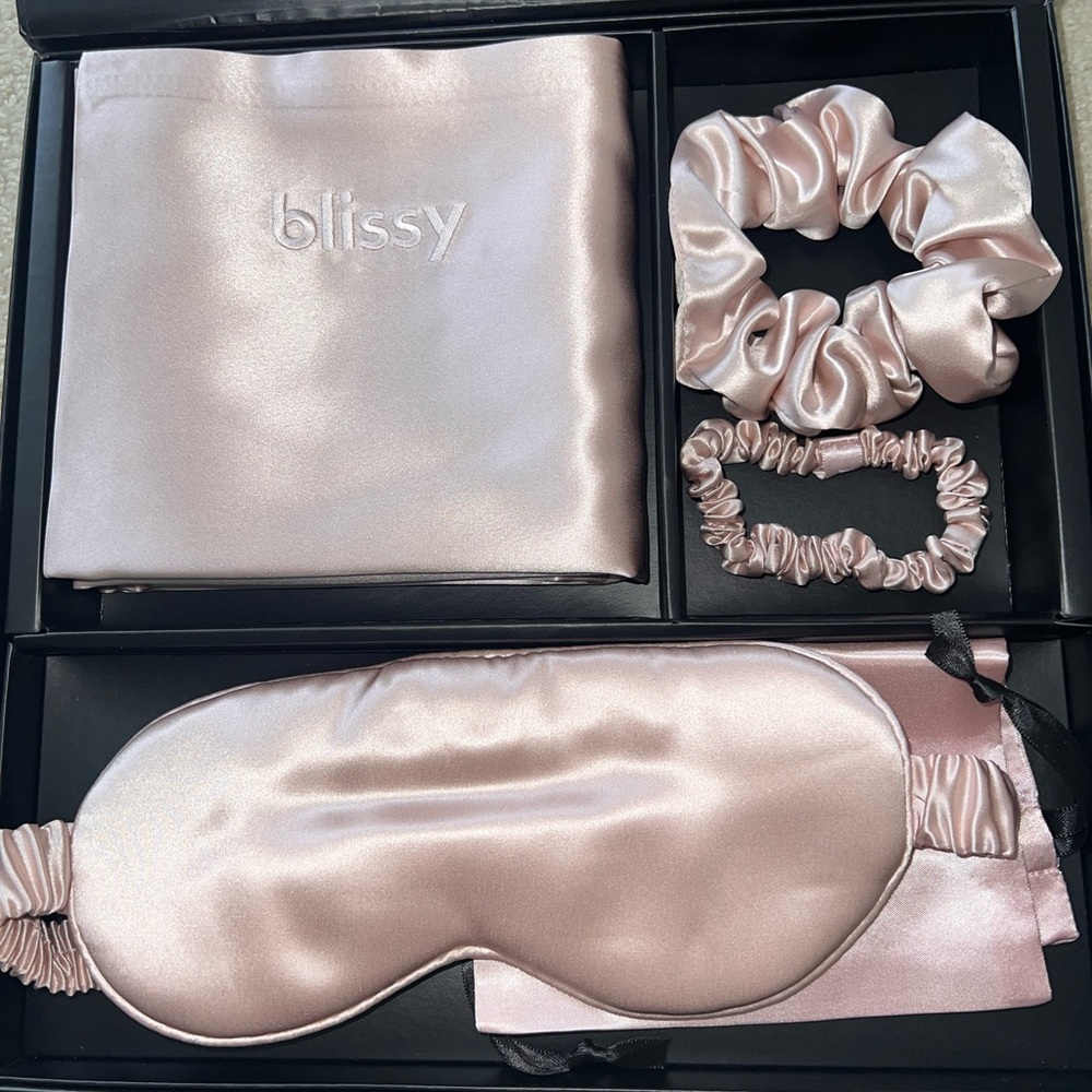 NEW Blissy pink Dream king size set pillowcase scrunchies eye mask - Picture 4 of 4